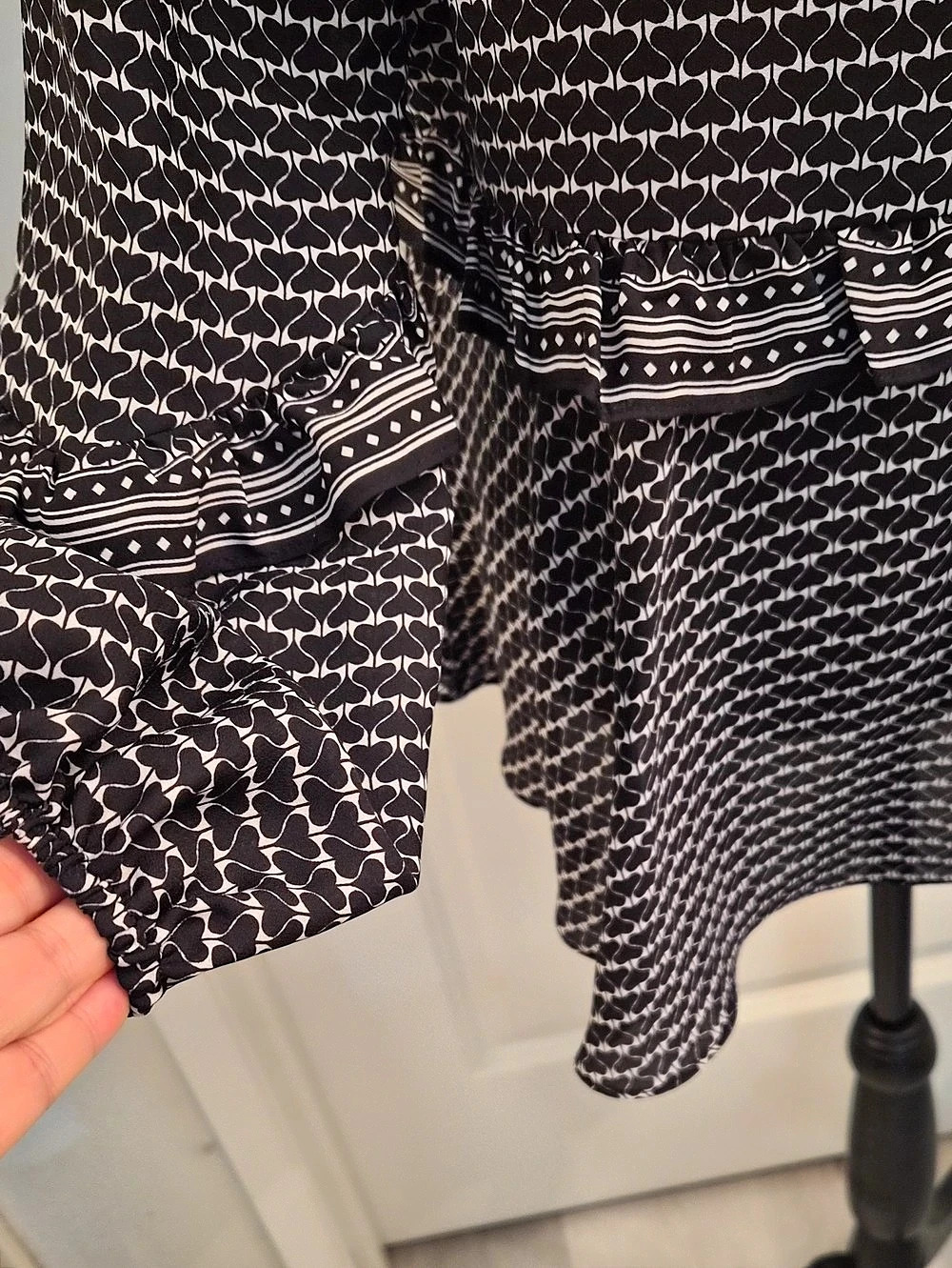 Max Studio Geometric Blouse in Black & White Size Small Like New